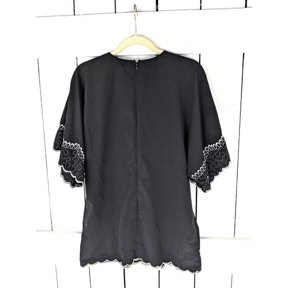 Black white floral embroidered bell sleeve pullover caftan blouse - Picture 5 of 5